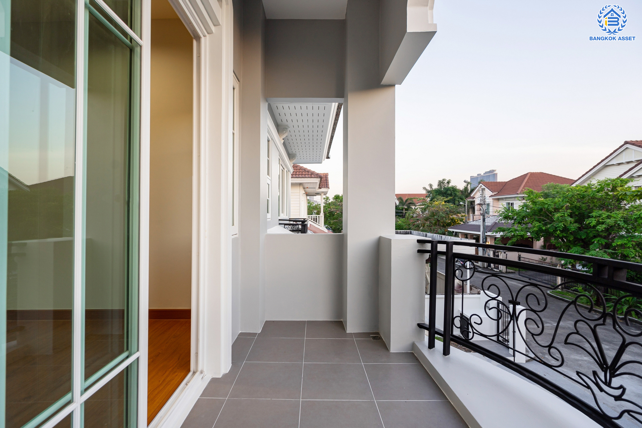 บ้านมือสองตกแต่งใหม่ ม.เพอร์เฟคเพลส2 รัตนาธิเบศร์ บ้านเดี่ยวหลังใหญ่ จากแบรนด์ Property Perfect เนื้อที่ 60 ตร.ว. บนโซนที่ดีที่สุด! ใกล้ทะเลสาบและส่วนกลาง ฟังก์ชันพร้อม 3 ห้องนอน 3 ห้องน้ำ 2 ที่จอดรถ บนที่สุดแห่งทำเลโซนเมือง เชื่อมต่อทุกการเดินทาง ใกล้เซ็นทรัลรัตนาธิเบศร์ จุดขึ้นทางด่วน "งามวงศ์วาน" และรถไฟฟ้า "สถานีไทรม้า"...